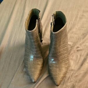 Size 7 Elegant‎ Crocodile-Embossed Ankle Boots
